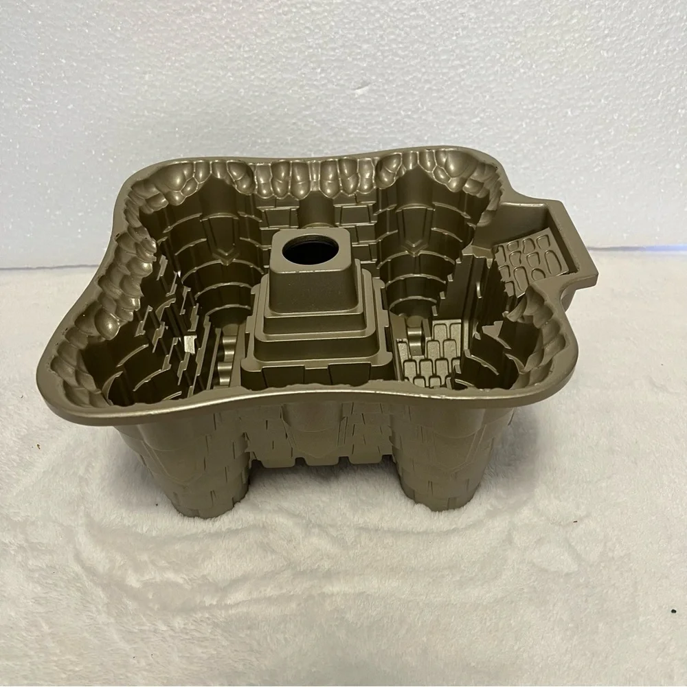 Nordic Ware 3-D Sandcastle Baking Pan Bundt Cake Mold Castle